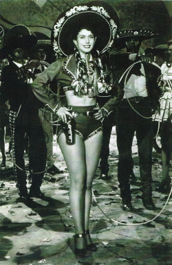 cazadordementes:  Ana Bertha Lepe,1953 