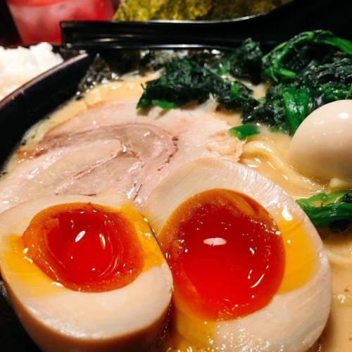 Bling-bling! #eggporn #tonkotsu #itadakimasu (大和屋)