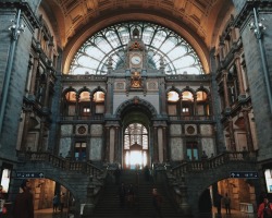 flamande:Antwerp Central Station, Belgium.