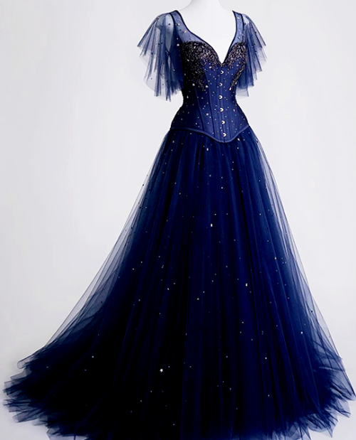 fashion-runways:LINDA FRIESEN ‘Midnight Magic’ dress  if you want to support this b