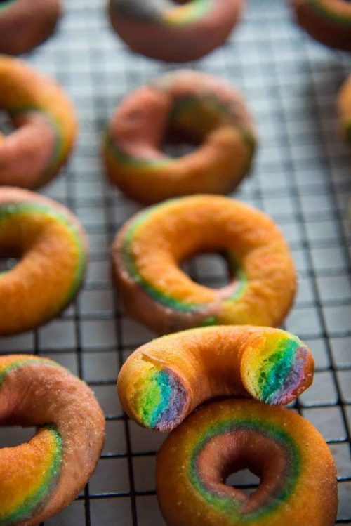 sweetoothgirl:Mini Unicorn Rainbow Donuts 