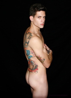 pretty-addictive:  Diego Fragoso. 