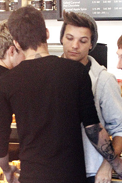 falseidolls:    louis and zayn  →  favorite candids   