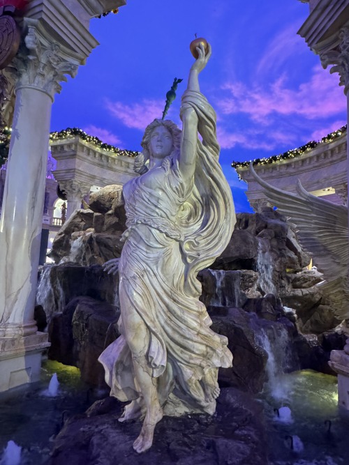 Photos From Las Vegass Fountain Of The Gods