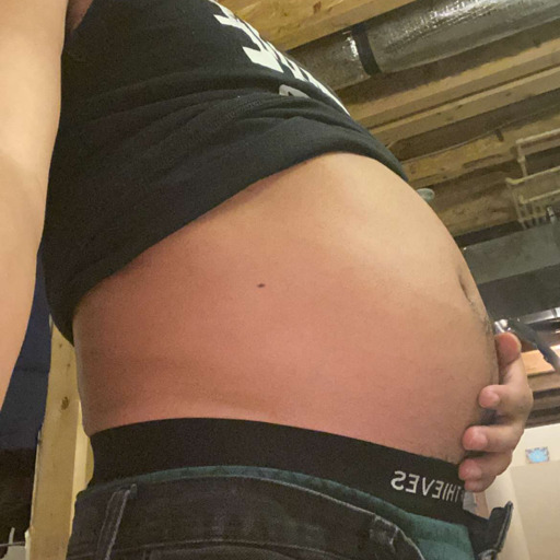 collegefeeder:piggy stuffed 2 pizzas in that tight gut 😍