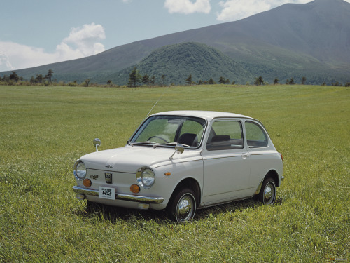 japanesecarssince1946:  1969 Subaru R2www.german-cars-after-1945.tumblr.com - www.french-cars-since-1946.tumblr.com - www.japanesecarssince1946.tumblr.com - www.britishcarsguide.tumblr.com