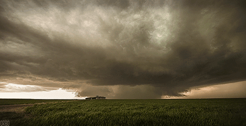 gifsboom:  Supercell forming in someones back yard(via orbojunglist)