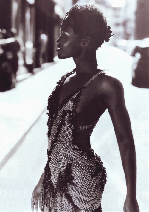 tfbroken: aaron-symons:  Lupita Nyong’o photographed by Mert Alas and Marcus Piggott for American Vo