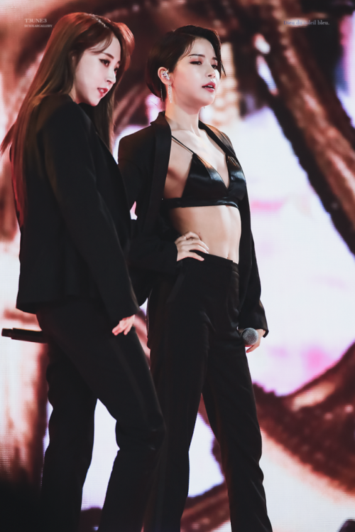 fy-yongsun:190105 Solar &amp; Moonbyul @ 2019 Golden Disk Awards © DC SOLAR GALLERY | do no