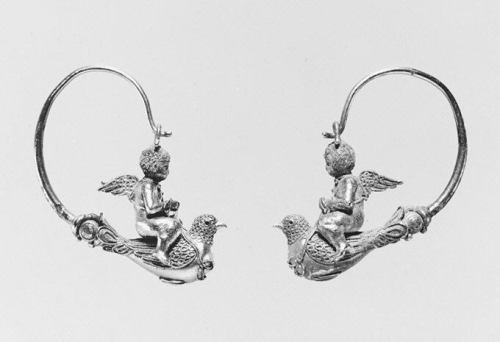 via-appia:Pair of gold hoop earrings with Eros riding dovesGreek, 3rd century B.C.
