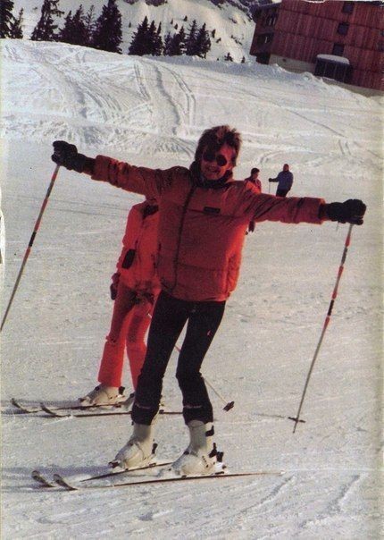 I Love One (1) T-posing Man While Skiing 