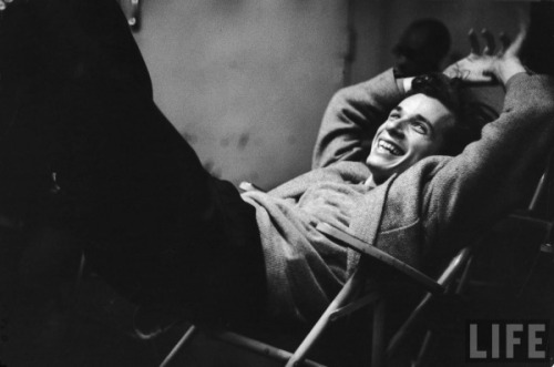 theangryviolinist:  March 1955, Columbia recording studio, NY — Pianist Glenn Gould laughing as engi