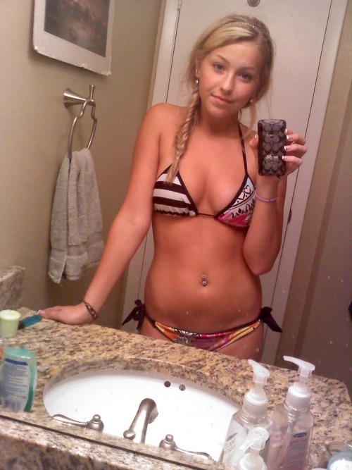 Look, what a nice smartphoneDon’t misinterpret her bikini; you need to wear some clothing to show your smartphone; won’t you want her to show her smartphone being naked!!