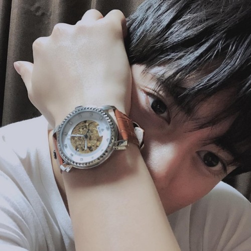 12.11.2018I got this amazing present from lobor (@ loborjapan) ☆I’m planning to use this watch