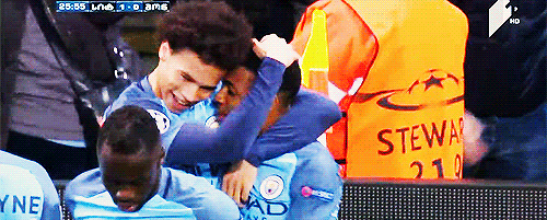 poolldead:I swear, this is the sweetest thing you’ll ever see in football!
