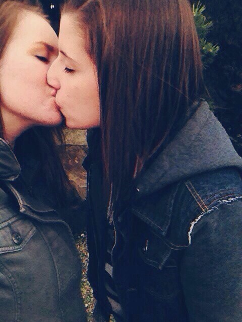 lipstick-lesbian:  ♀♡♀