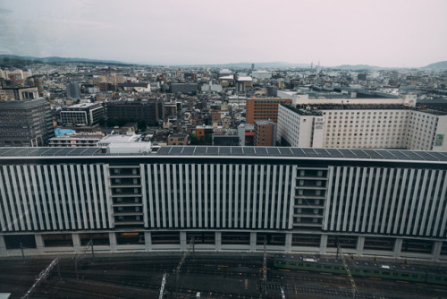 z-monkey:  京都駅。 toshiaki-otsuki.com Instagram 