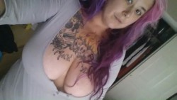 blackmetalslavegirl:  Woke up to tits being on point. 👏👏👏  👏👏👏👏💖💖