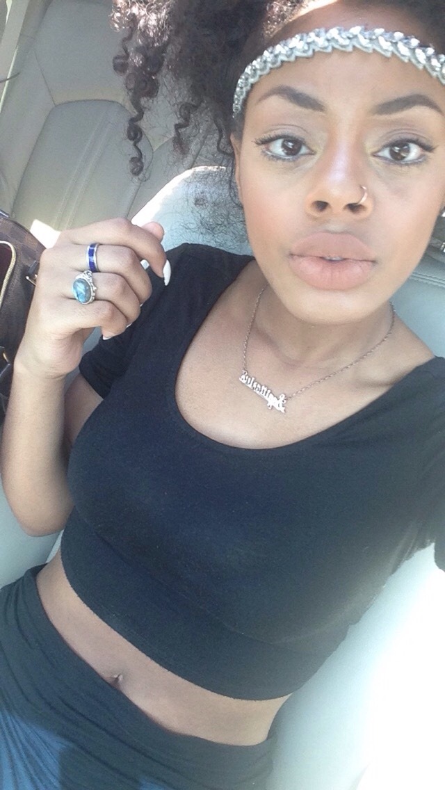 jamaicanamazon:  champagnezombie:selfieqxeen:looking FLEEK for the blackout.flawless