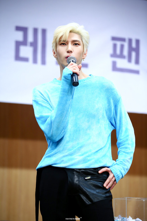 officialrovix:190622 Leo @ Myeongdong Fansign | © Favorite Taek