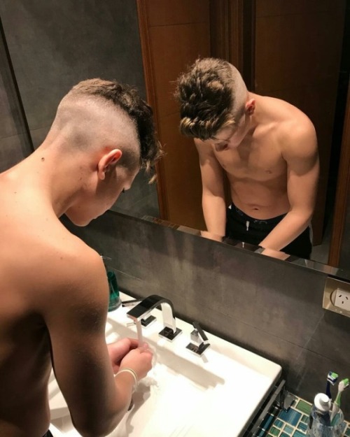 https://horniboisteenbois.tumblr.com/post/167123001218