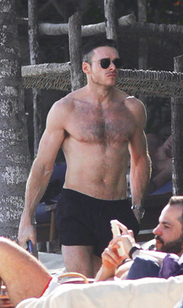 rob-pattinson:RICHARD MADDEN2021 | spotted in Tulum, Mexico (December 29)