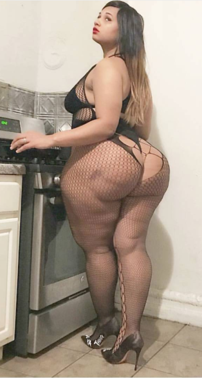 Porn worshiperssbbw:  Look at them cheeks photos