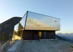 uoa:  Steel-clad mountain hut by Savioz Fabrizzi