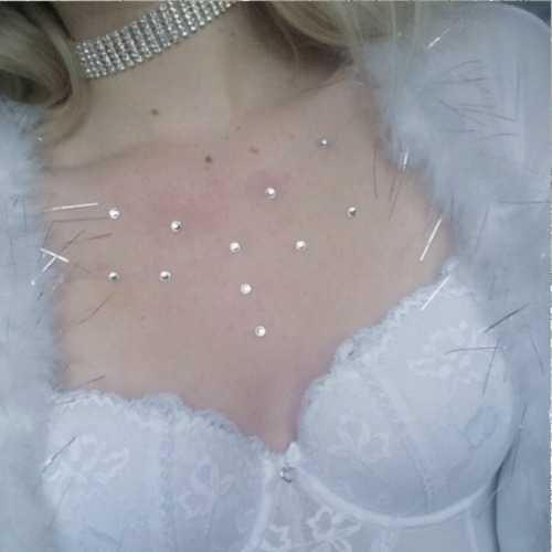coquettefashion:Body Gems | Babe Chain| Silver Crop Top| Body Glitter| Crybaby
