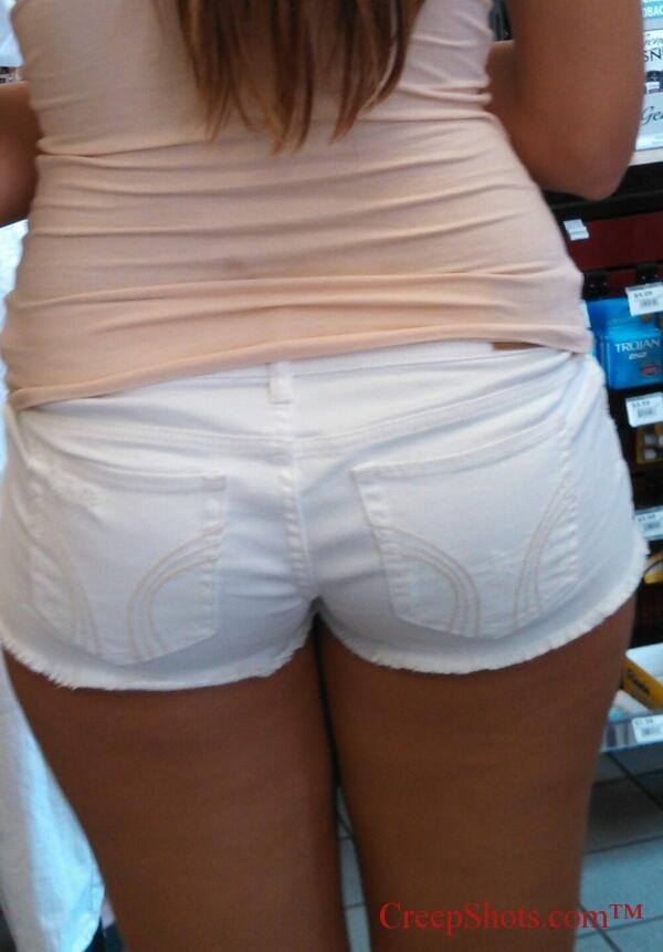 creepshots:  See all 4 creeps of this great gas station ass n legs by HOF @iamozzman