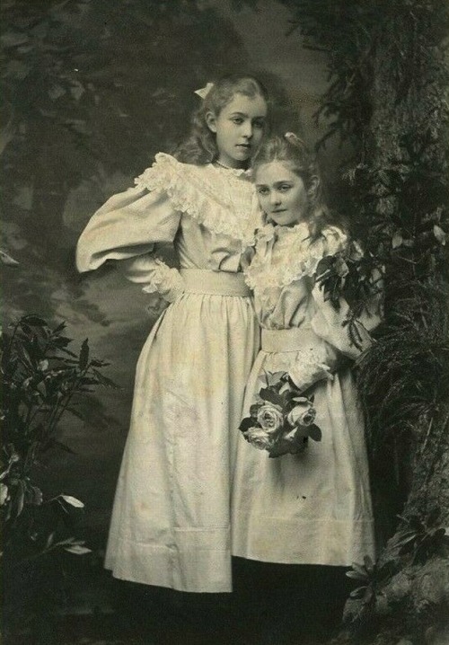 Princess Margaret and sister, Princess Patricia of Connaught. Mids 1890s