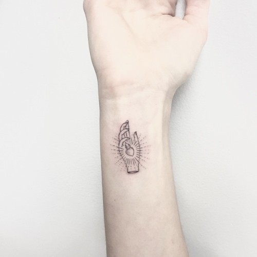 art-by-lucidlines: @lucidlines • Caitlin Thomas [ sacred palm ] little single needle somethin&r