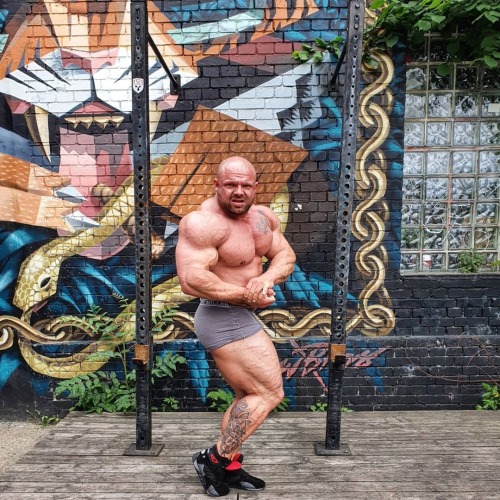 baldmuscles:  nicemusclemen:Enrico Hoffmann Please repost and follow: https://baldmuscles.tumblr.com/ 🖤 9000+ pictures