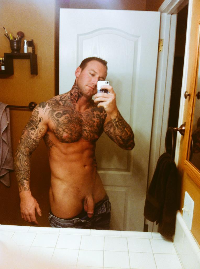 ginger-kicks:  Take them selfies.