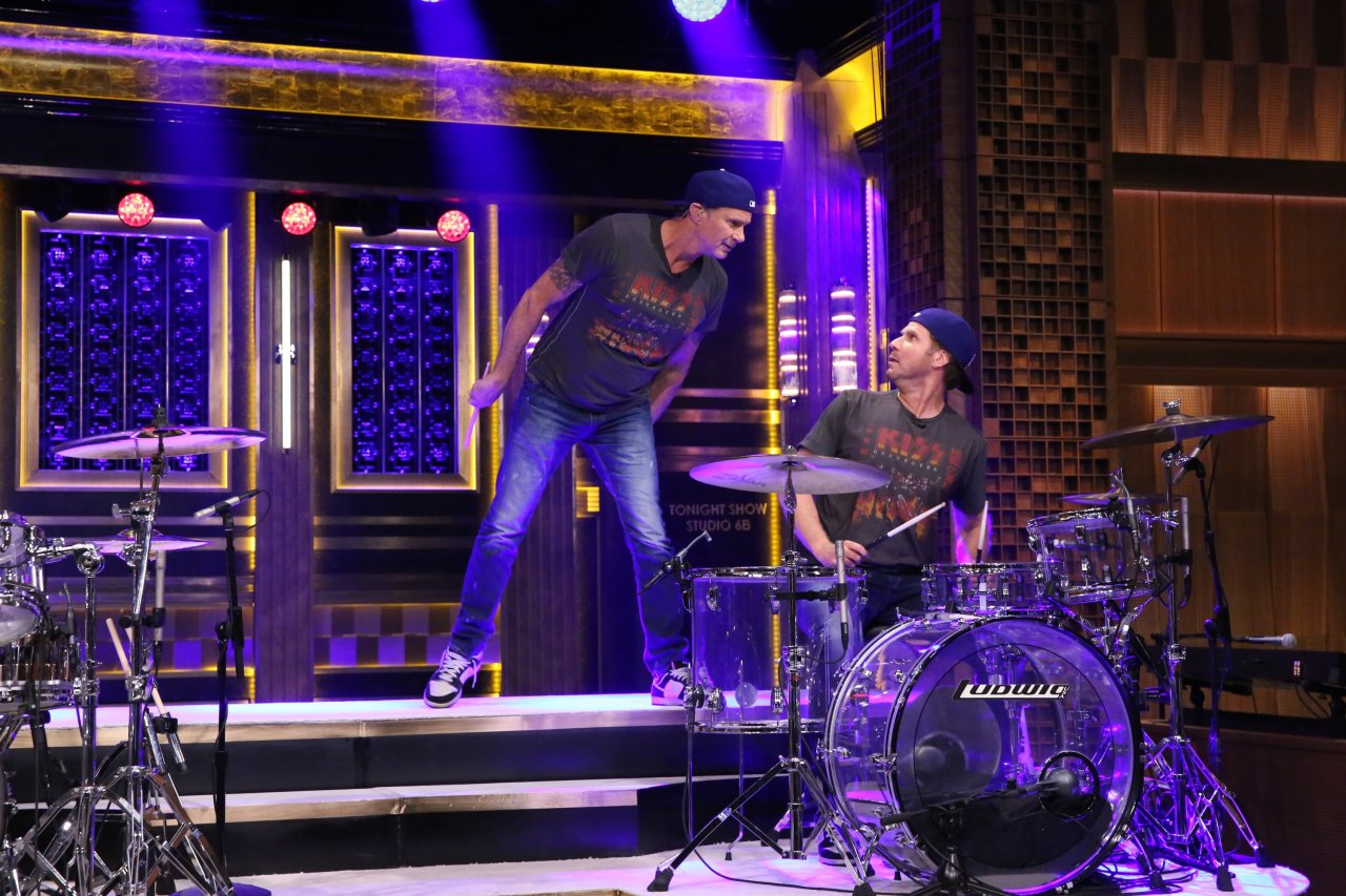 yelyahwilliams:  funnyordie:  Will Ferrell vs. Chad Smith: The Drum-Off (Plus Dramatic