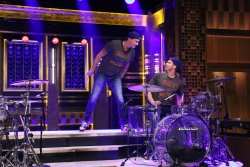 Yelyahwilliams:  Funnyordie:  Will Ferrell Vs. Chad Smith: The Drum-Off (Plus Dramatic