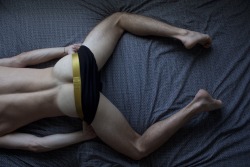 gayboykink:  Gold suits his ass very well.