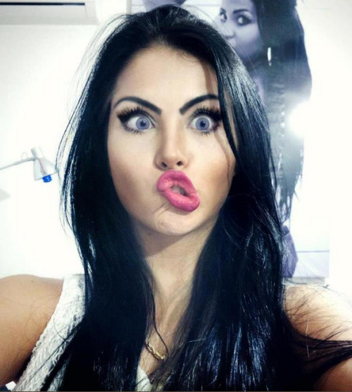 d0penati0n:  http://instagram.com/claudiaalende hahahha d0pe