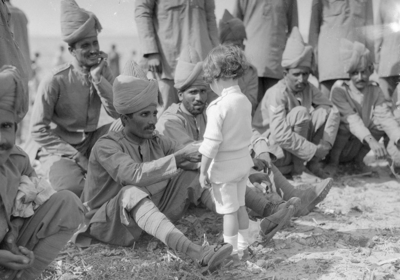  A French boy introduces himself to Indian soldiers who had just arrived in France