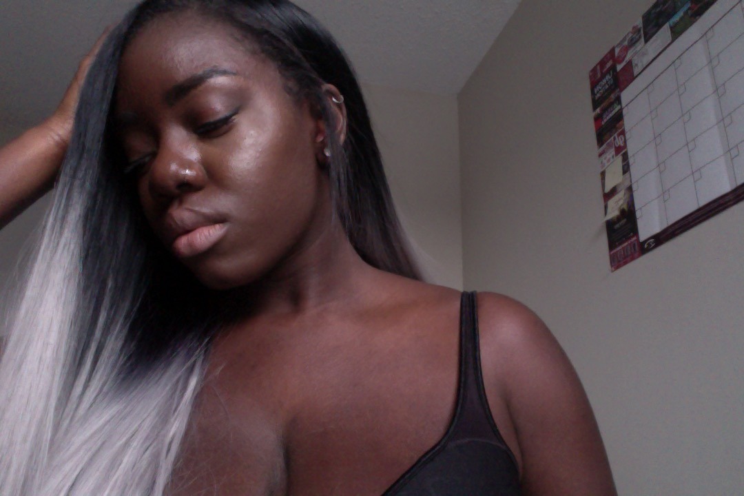 everlarkiseverlasting:  ararecommodity:  “Black girls can’t wear grey hair”