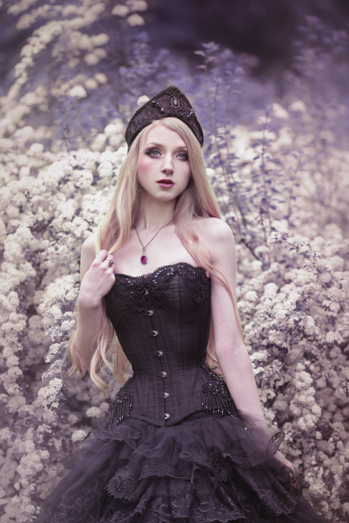 absentia-veil:  model, photo: Absentia skirt, crown: Veil corset: Corsetry &amp; Romance