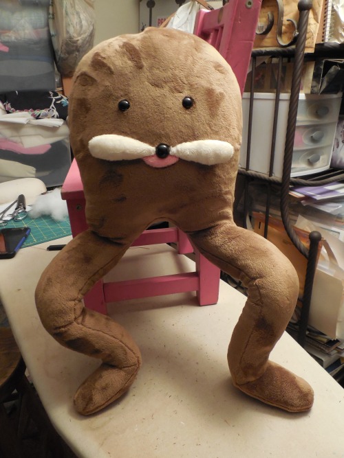 enrique262:whiteantcrawls:Gondola is done! Huzzah! Altho I think I overstuffed him a bit, and I need