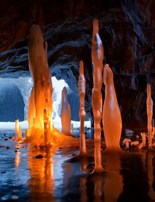 Ruskeala gap caves, Karelia / Russia (by Vladimir Kirichenko).