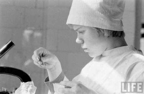 Soviet medical student(Stan Wayman. 1963)