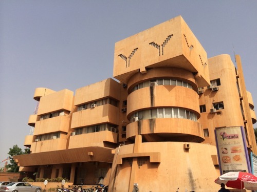 bauzeitgeist: Ministry (of Social Affairs?), Ouagadougou. ©June 2014 Bauzeitgeist, more at this