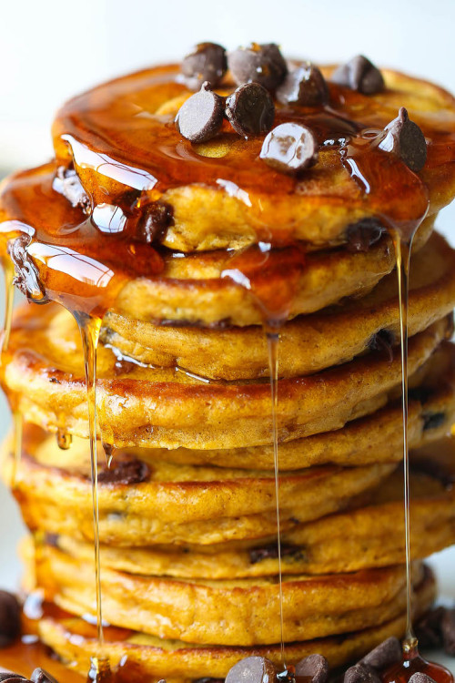 sweetoothgirl:  Pumpkin Chocolate Chip Pancakes