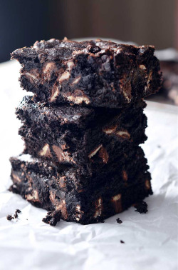 verticalfood:Dark Chocolate Cherry Brownies