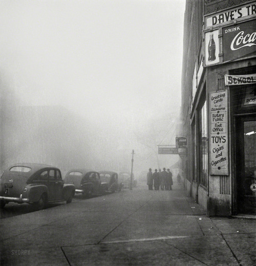 Near Mist: 1942December 1942. “Chicago, Illinois. An unusually heavy fog in the early afternoo