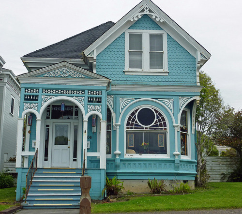 bardot-barbiturate:  a set of victorian houses