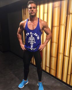 workoutgear:  https://www.instagram.com/heman_bartu/